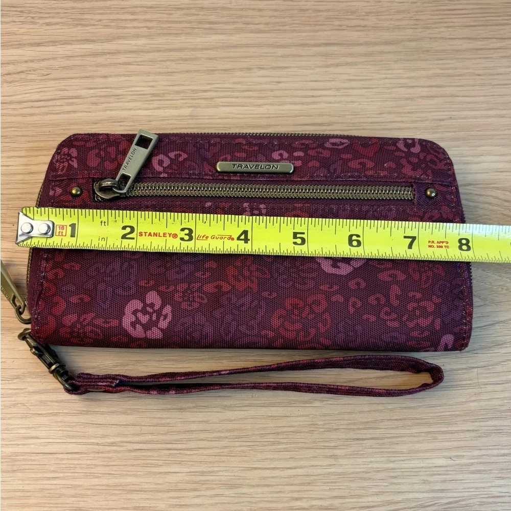 Travelon Zip‎ Around Wristlet Wallet Berry Purple Leopard Floral Print RFID